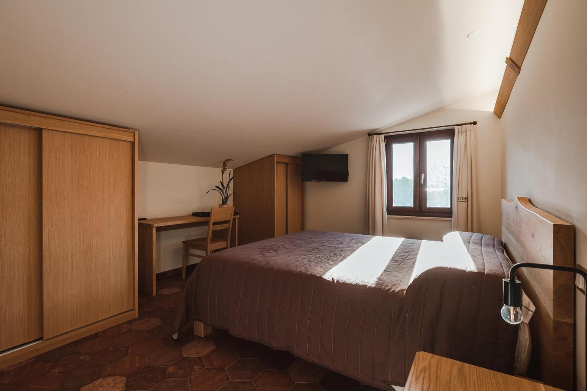 Borgo Vodice Seguire Le Botti - Agriturismo Cantina Sant'Andrea מראה חיצוני תמונה